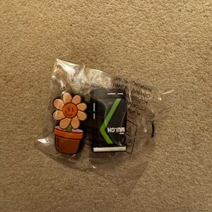Flower and mulch jibbitz (2 total, 1 set , sealed)